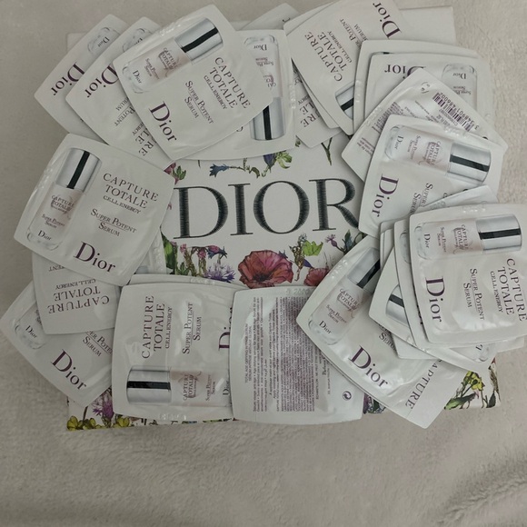 Dior Capture Totale Cell Energy Super Potent Serum Samples 30 Day Supply - Picture 2 of 7